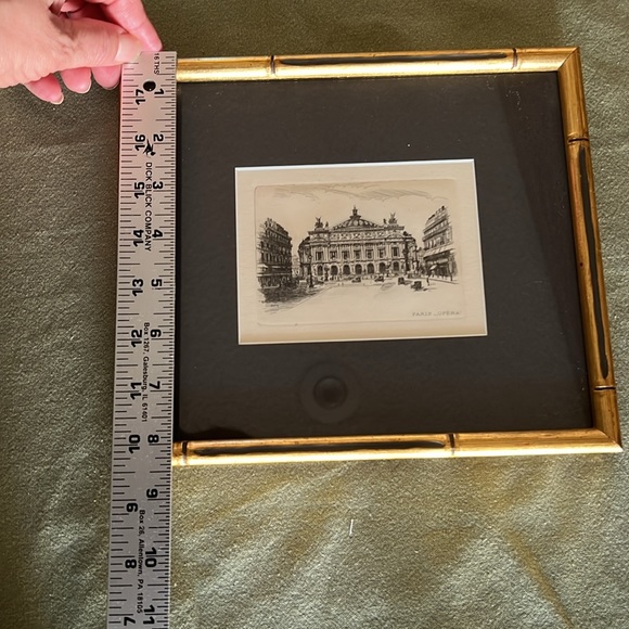 Ooh la la! A beautiful pair of custom framed lithographs of French landmarks. - Picture 10 of 15